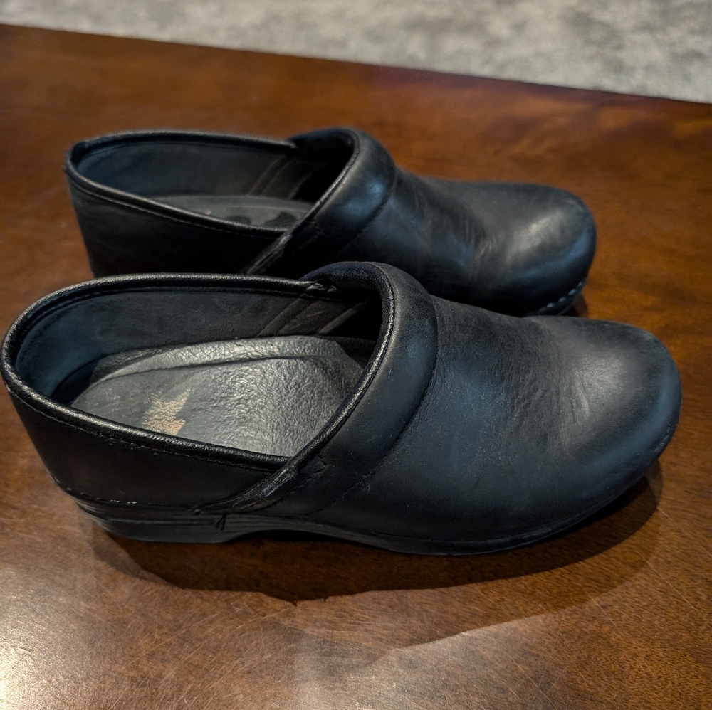 DANSKO Black Leather Danish Nursing Clogs Womens Euro Size 39